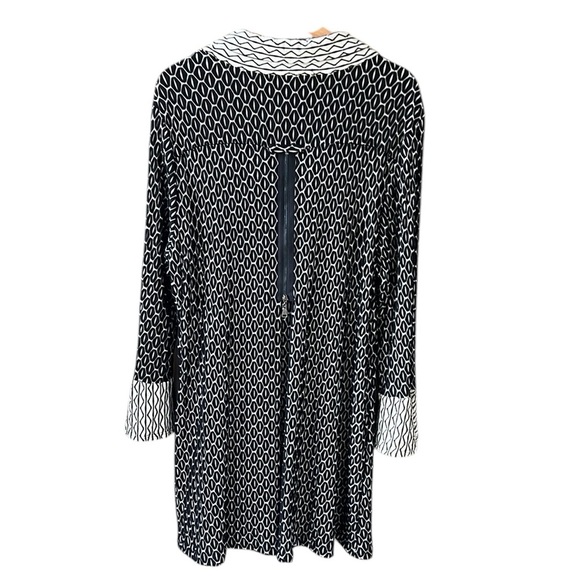 Amy B’s 2XL Black Cream Geo Textured Bell Sleeve Art to Wear Tunic Top - Picture 11 of 11